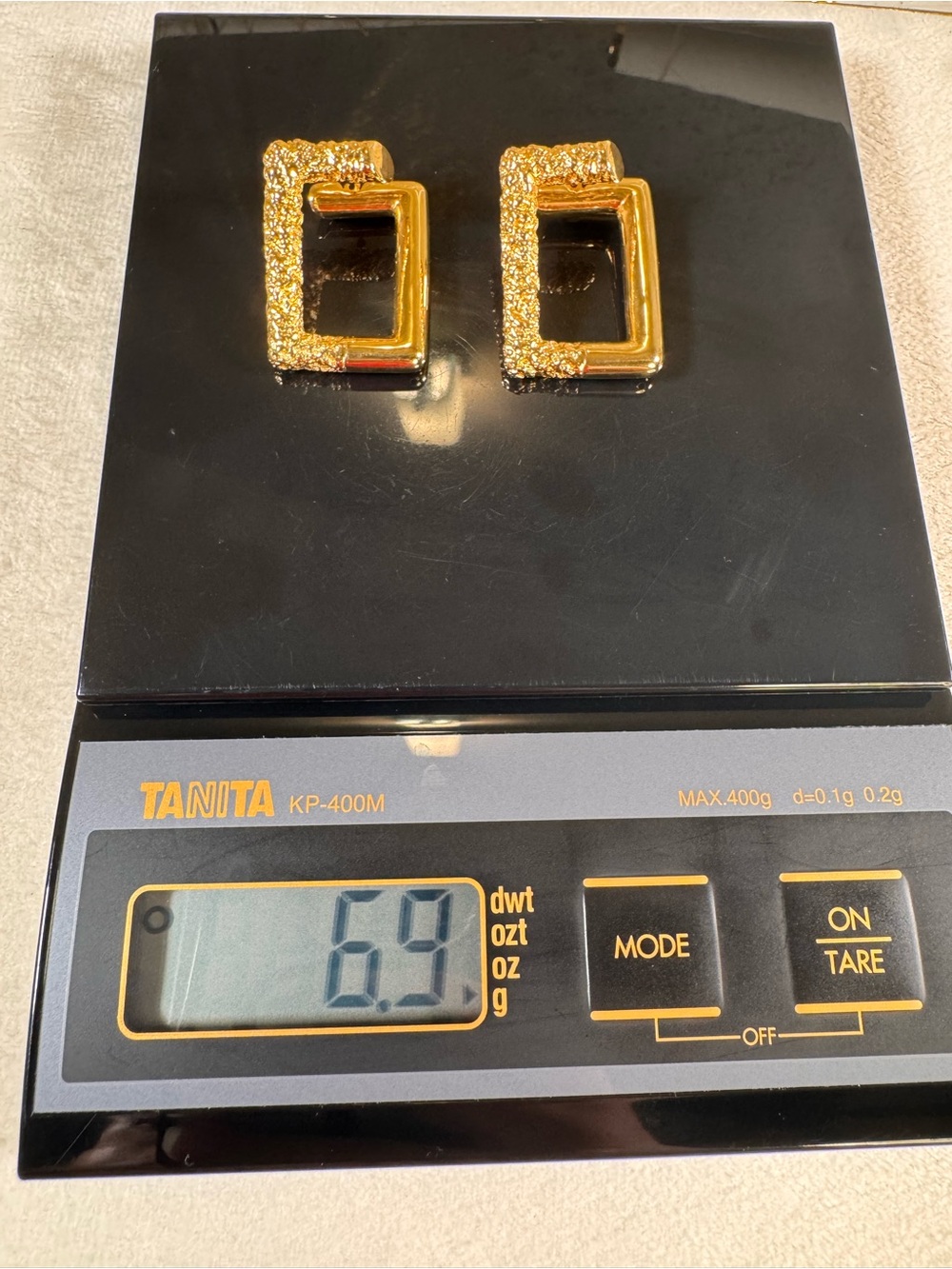 18k solid Gold Rectangular Hoop Earrings - Picture 3 of 8